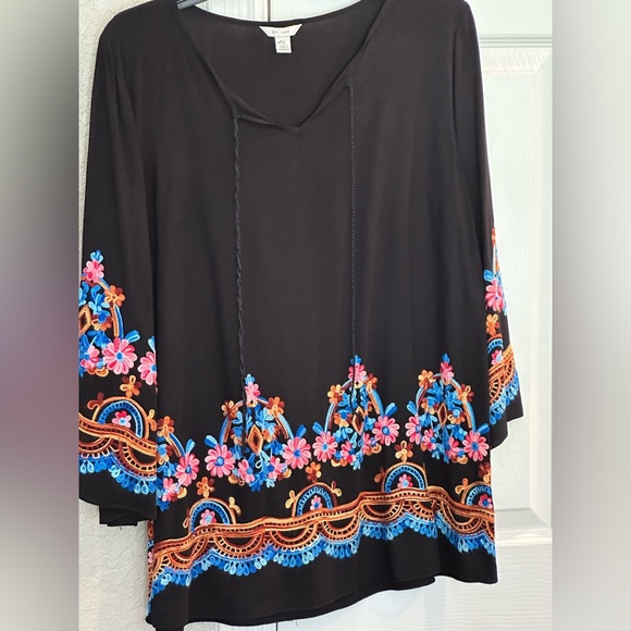 Ladies blouse size medium - Picture 1 of 3